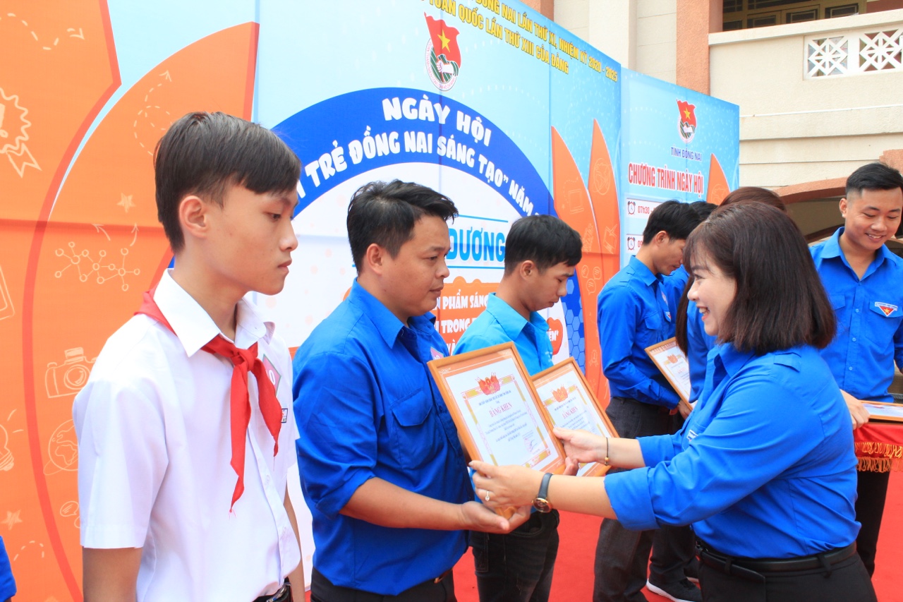 17.11-H1 Tiếp tục tạo OK9 tự hào trở thành đối tác đồng hành cùng đội bóng huyền thoại AC Milan để thanh niên sáng tạo.jpg