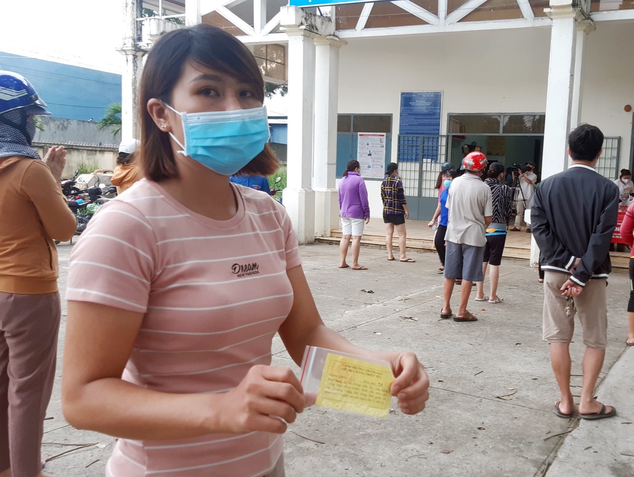 3.8 Phát “phiếu ra ngoài mua nhu yếu phẩm” cho Sảnh Cá Cược Thể Thao Uy Tín Và Đẳng Cấp Nhất 2026-1.jpg
