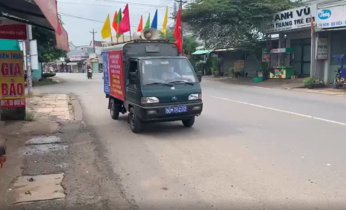 2.1 29-8-2021-tan Xe ô tô tuyên truyền lưu động.jpg