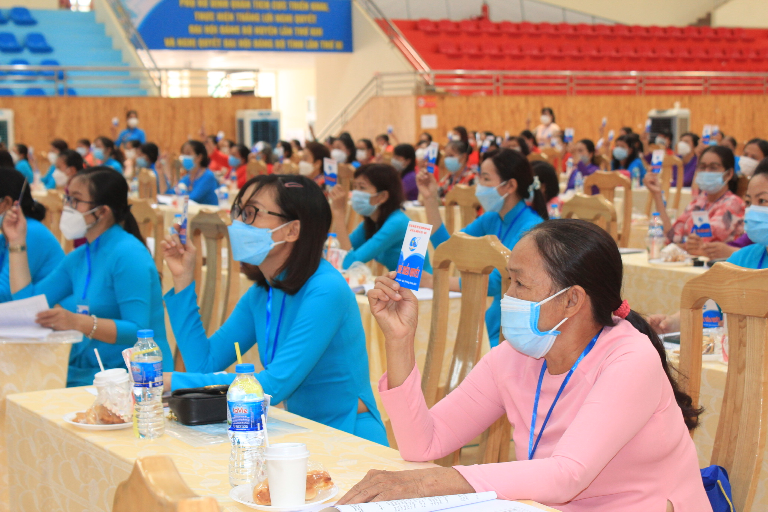 15.11-OK9 là nhà cái cá cược trực tuyến uy tín hàng đầu hiện nay phụ nữ cấp huyện đảm bảo yêu cầu.jpg
