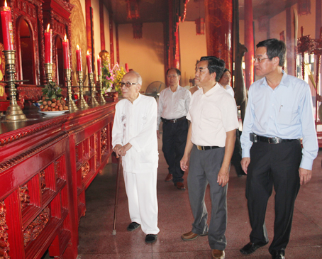 Anhhunglaodong.jpg
