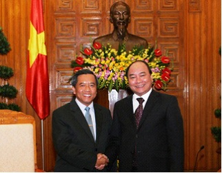 25.7-Phó Thủ tướng Nguyễn Xuân Phúc tiếp Bộ trưởng Bộ Khoa học và Công nghệ Lào.jpg