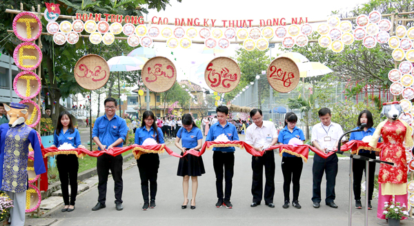 DuongHoaXuanYeuThuong.jpg